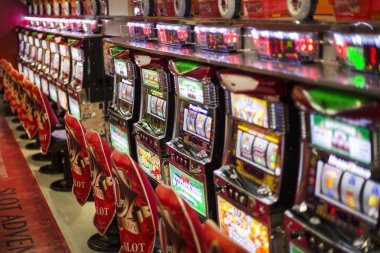 Layar permainan Jewels of Prosperity di pentolbet dengan simbol permata dan fitur bonus